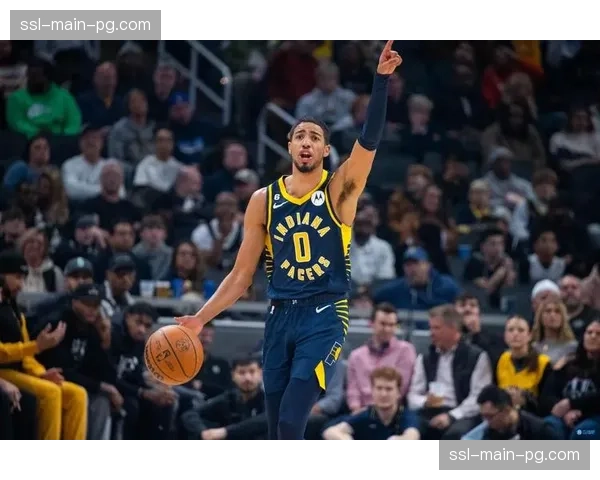 哈利伯顿半场送出12次助攻，步行者进攻行云流水