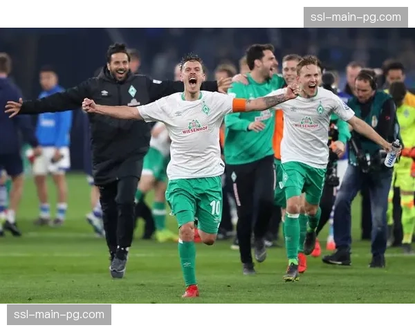 德国足协就此前球迷不当行为对云达不莱梅俱乐部处以罚款